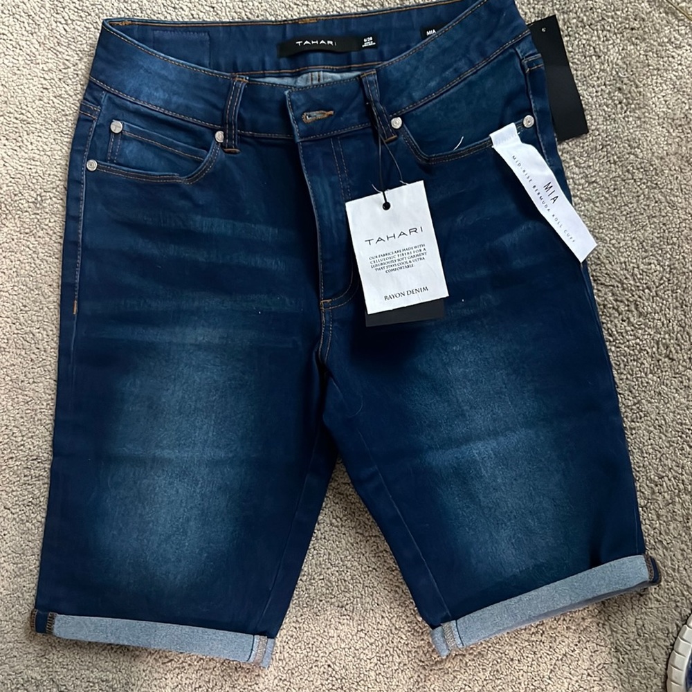 TAHARI WOMENS SHORTS, MIA Midrise Bermuda  Roll Cuff SIZE 6/29